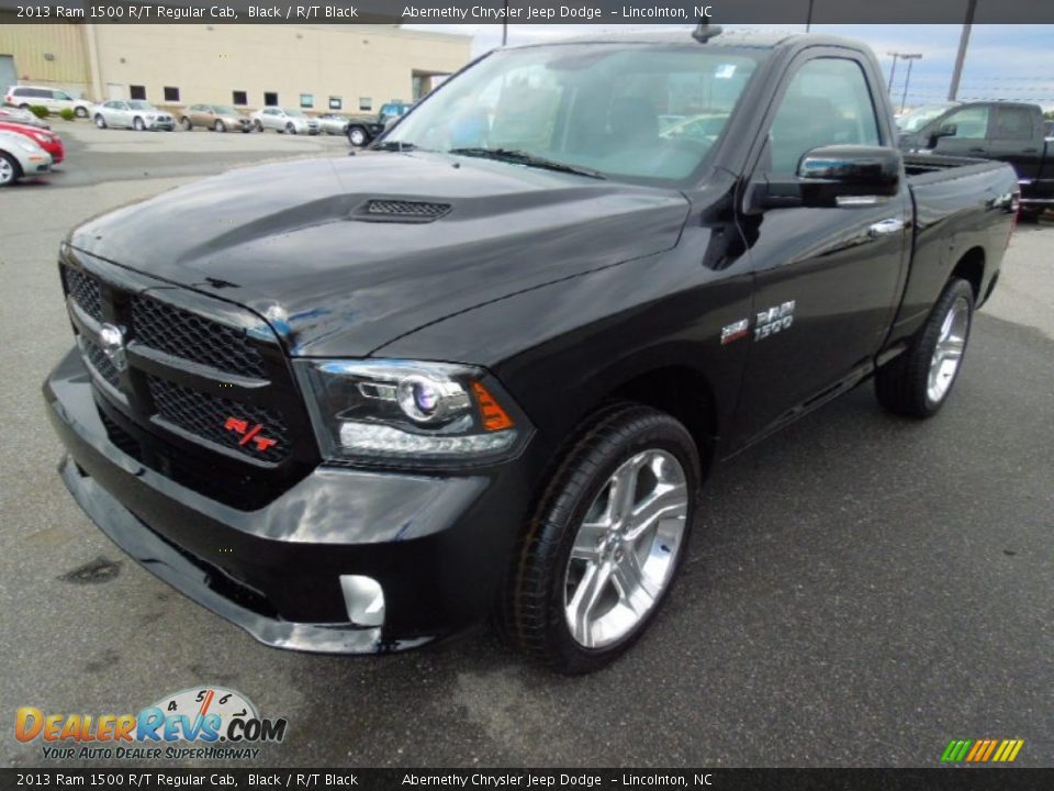 Front 3/4 View of 2013 Ram 1500 R/T Regular Cab Photo #1