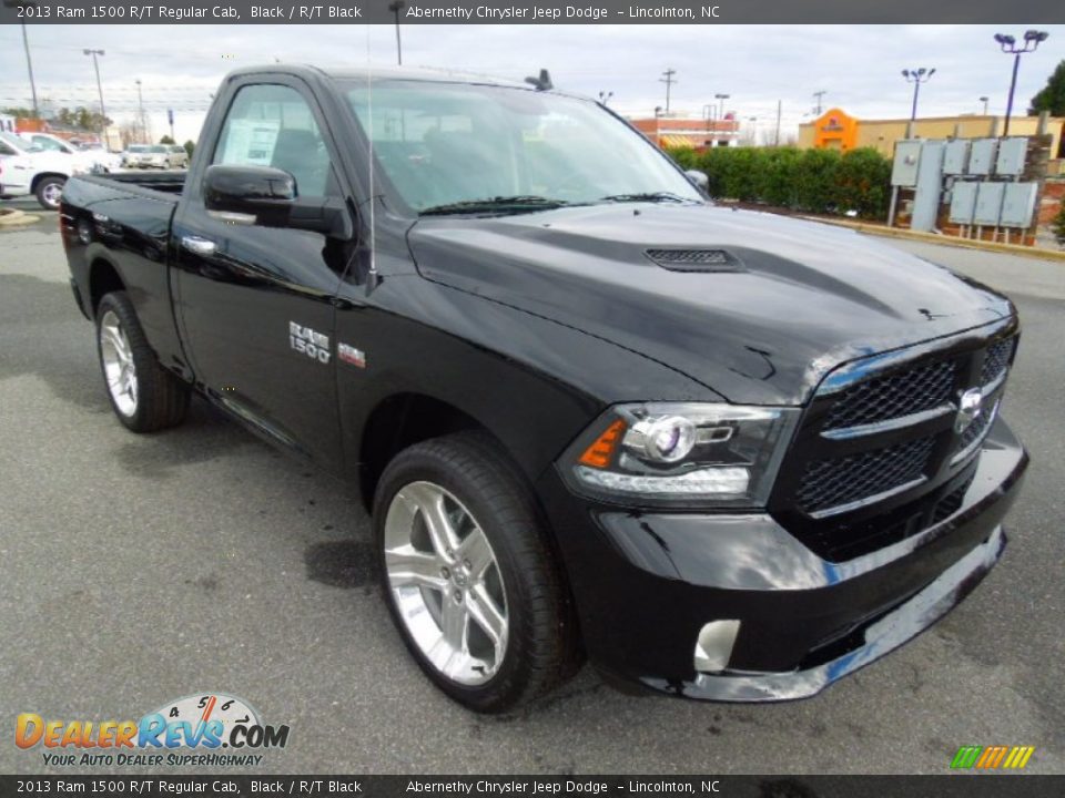 Front 3/4 View of 2013 Ram 1500 R/T Regular Cab Photo #2