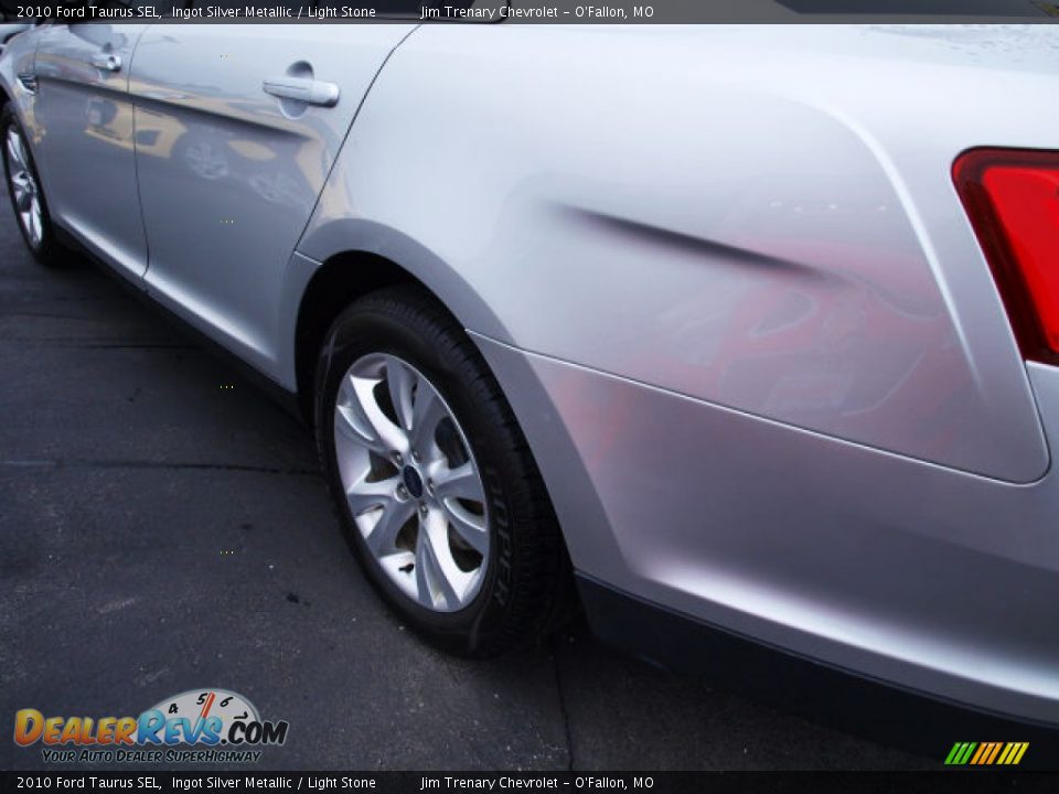 2010 Ford Taurus SEL Ingot Silver Metallic / Light Stone Photo #4