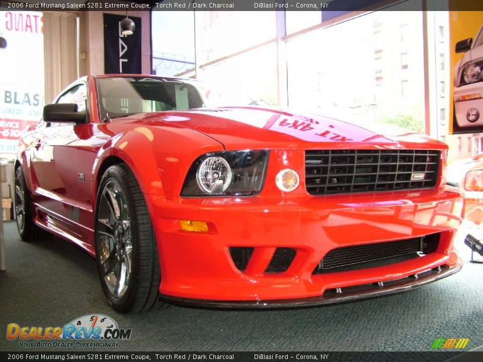 Front 3/4 View of 2006 Ford Mustang Saleen S281 Extreme Coupe Photo #1