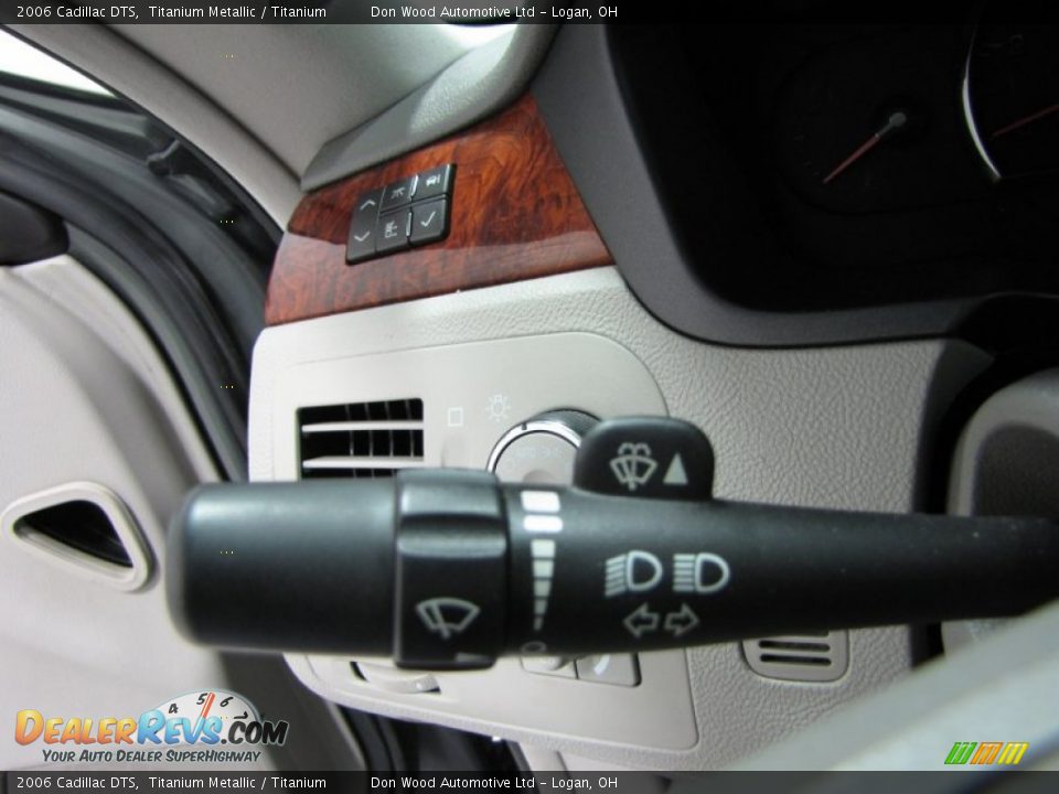 2006 Cadillac DTS Titanium Metallic / Titanium Photo #17