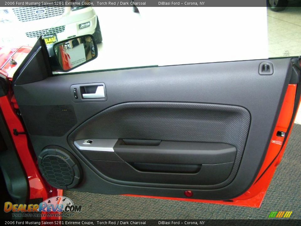 Door Panel of 2006 Ford Mustang Saleen S281 Extreme Coupe Photo #8