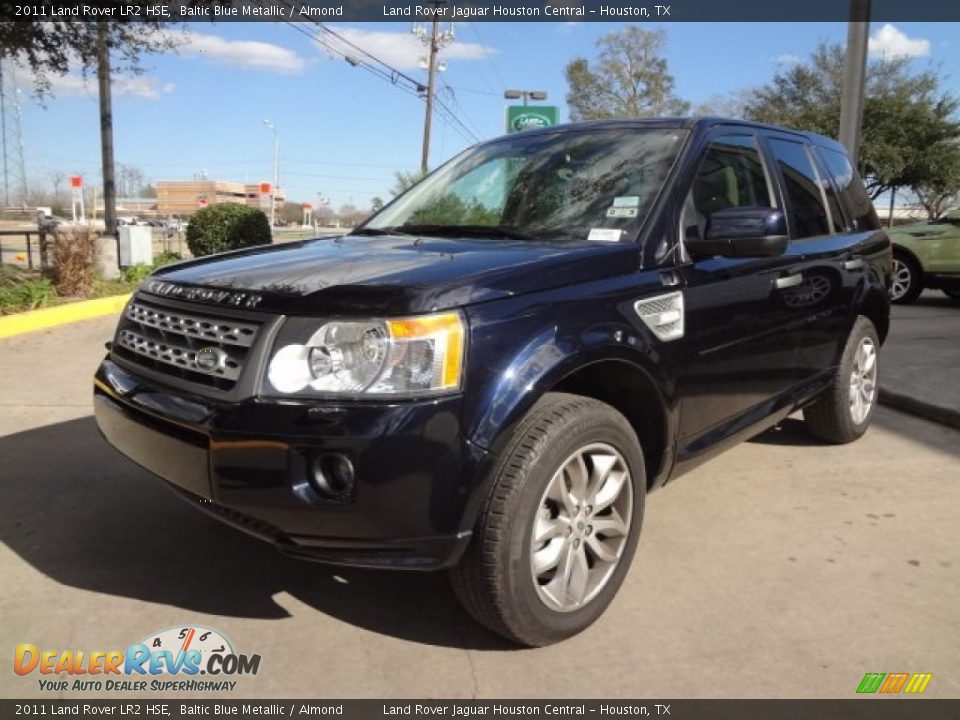 Front 3/4 View of 2011 Land Rover LR2 HSE Photo #5