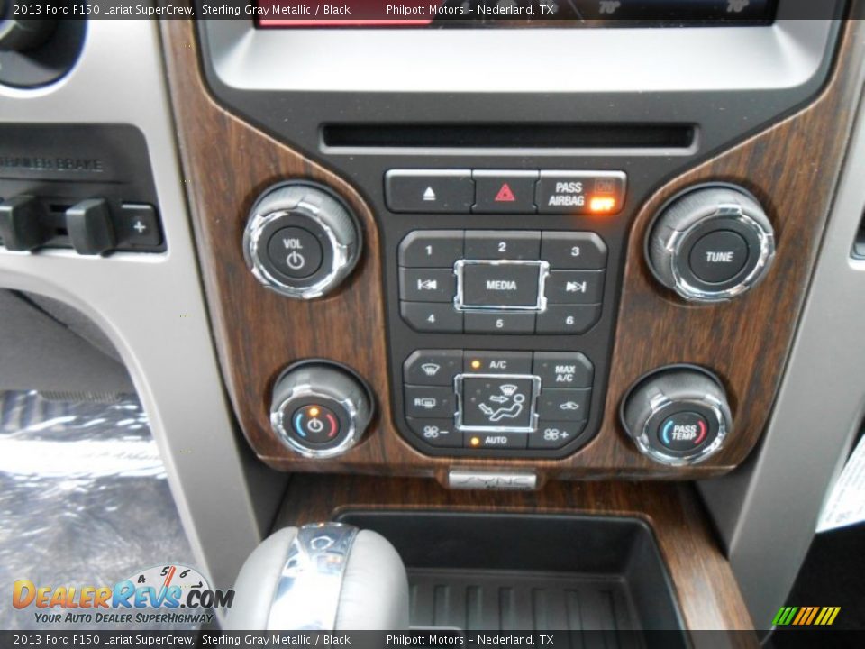 Controls of 2013 Ford F150 Lariat SuperCrew Photo #30