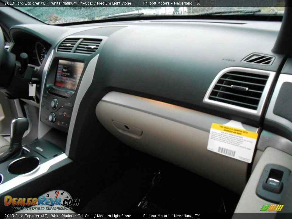 2013 Ford Explorer XLT White Platinum Tri-Coat / Medium Light Stone Photo #17