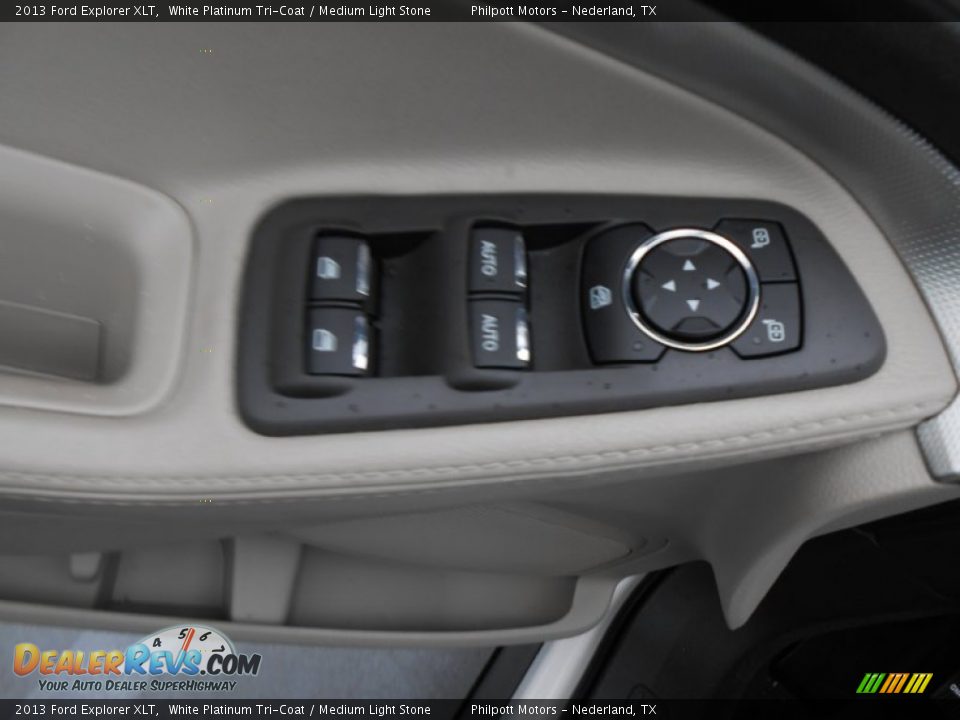 2013 Ford Explorer XLT White Platinum Tri-Coat / Medium Light Stone Photo #22