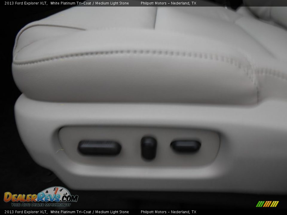 2013 Ford Explorer XLT White Platinum Tri-Coat / Medium Light Stone Photo #24