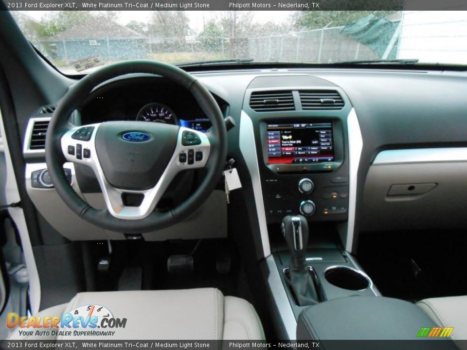 2013 Ford Explorer XLT White Platinum Tri-Coat / Medium Light Stone Photo #25