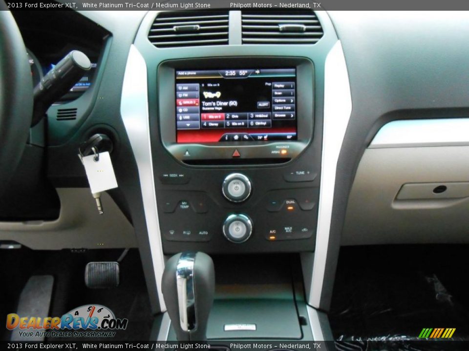 2013 Ford Explorer XLT White Platinum Tri-Coat / Medium Light Stone Photo #26