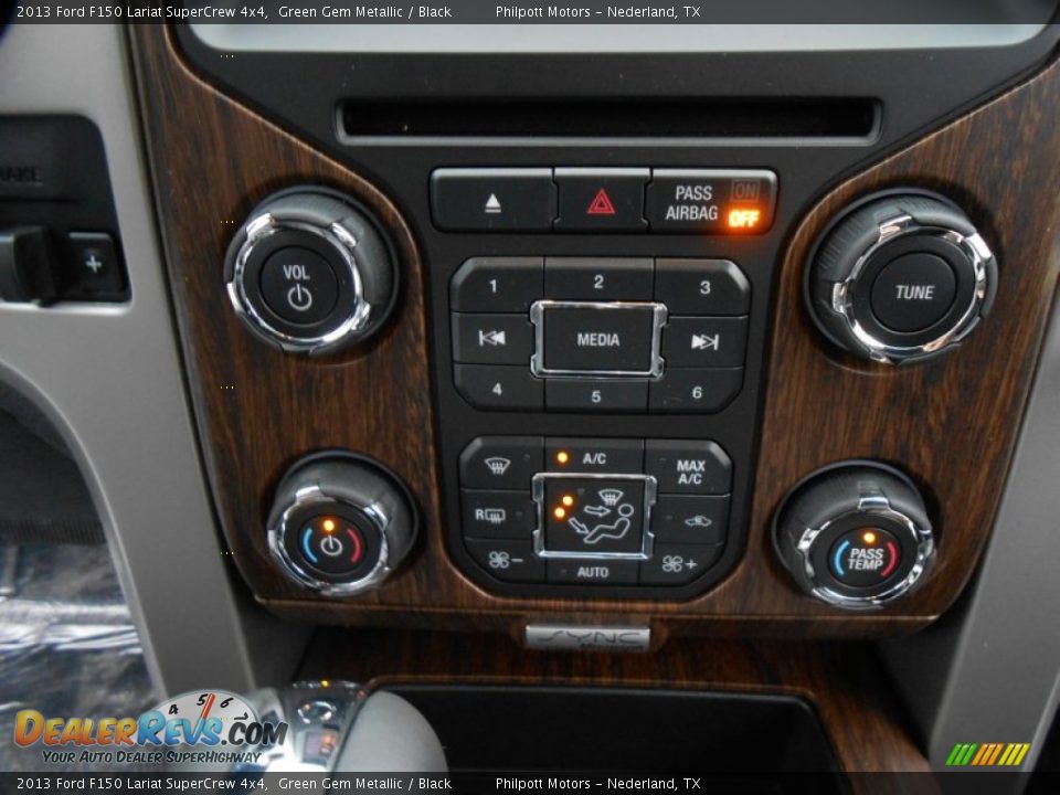 Controls of 2013 Ford F150 Lariat SuperCrew 4x4 Photo #29