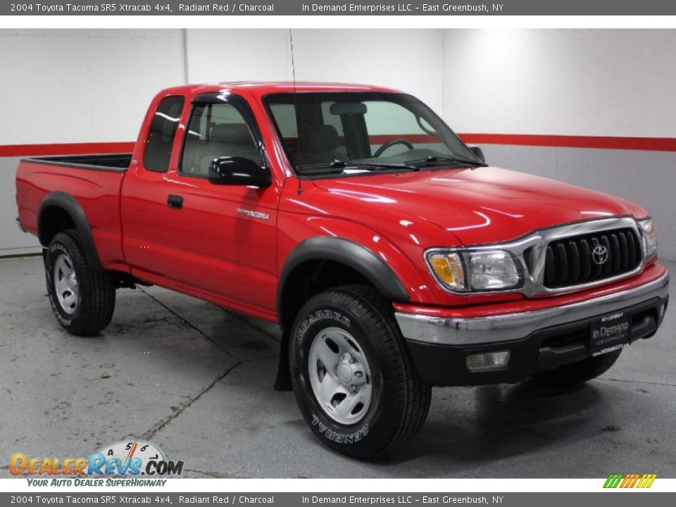 2004 Toyota Tacoma SR5 Xtracab 4x4 Radiant Red / Charcoal Photo #2