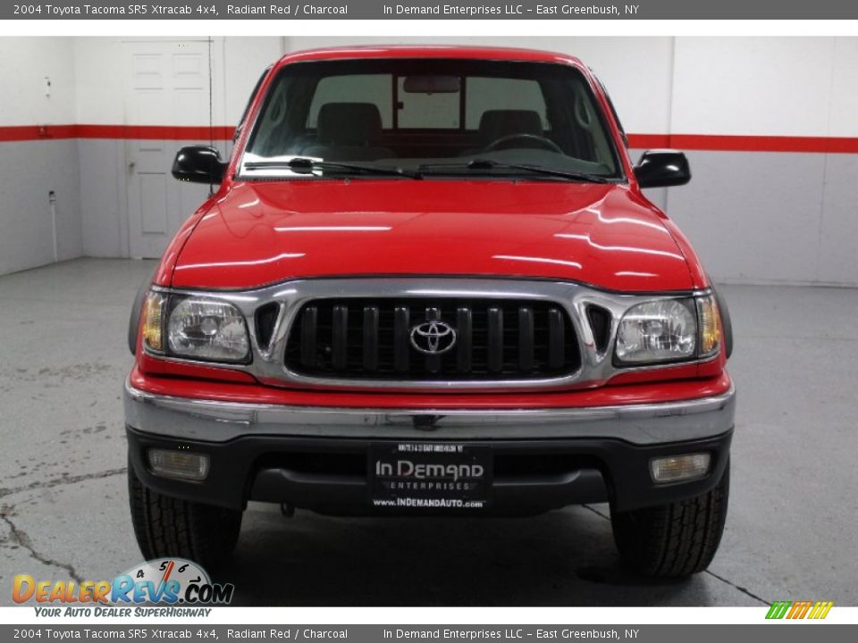 2004 Toyota Tacoma SR5 Xtracab 4x4 Radiant Red / Charcoal Photo #4