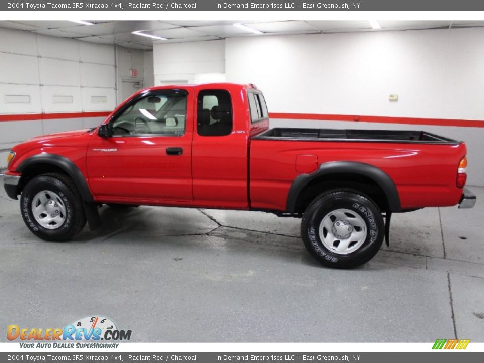 2004 Toyota Tacoma SR5 Xtracab 4x4 Radiant Red / Charcoal Photo #8