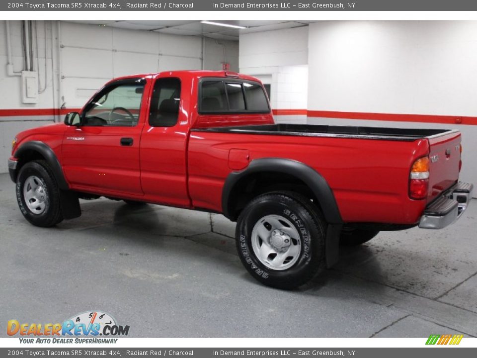 2004 Toyota Tacoma SR5 Xtracab 4x4 Radiant Red / Charcoal Photo #9