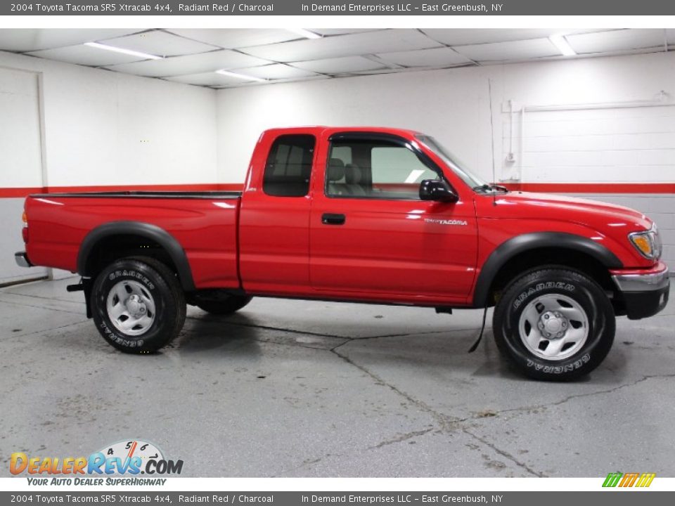 2004 Toyota Tacoma SR5 Xtracab 4x4 Radiant Red / Charcoal Photo #13