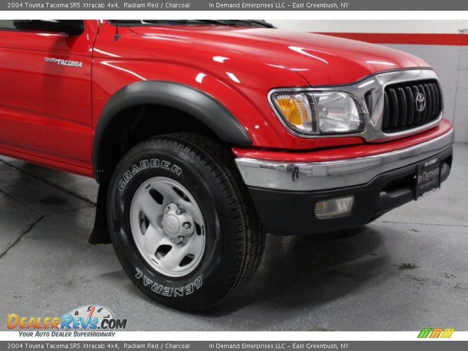2004 Toyota Tacoma SR5 Xtracab 4x4 Radiant Red / Charcoal Photo #14