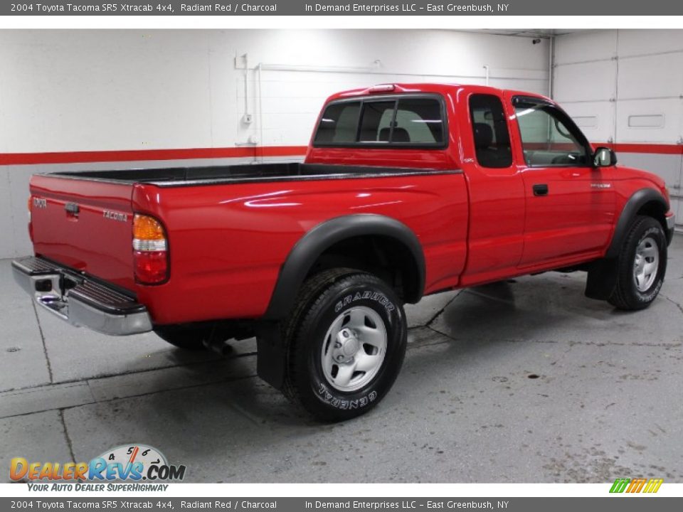 2004 Toyota Tacoma SR5 Xtracab 4x4 Radiant Red / Charcoal Photo #19