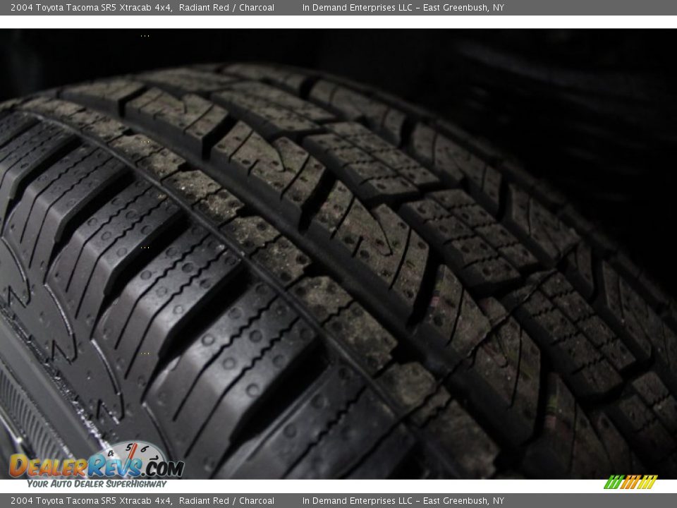 2004 Toyota Tacoma SR5 Xtracab 4x4 Radiant Red / Charcoal Photo #21