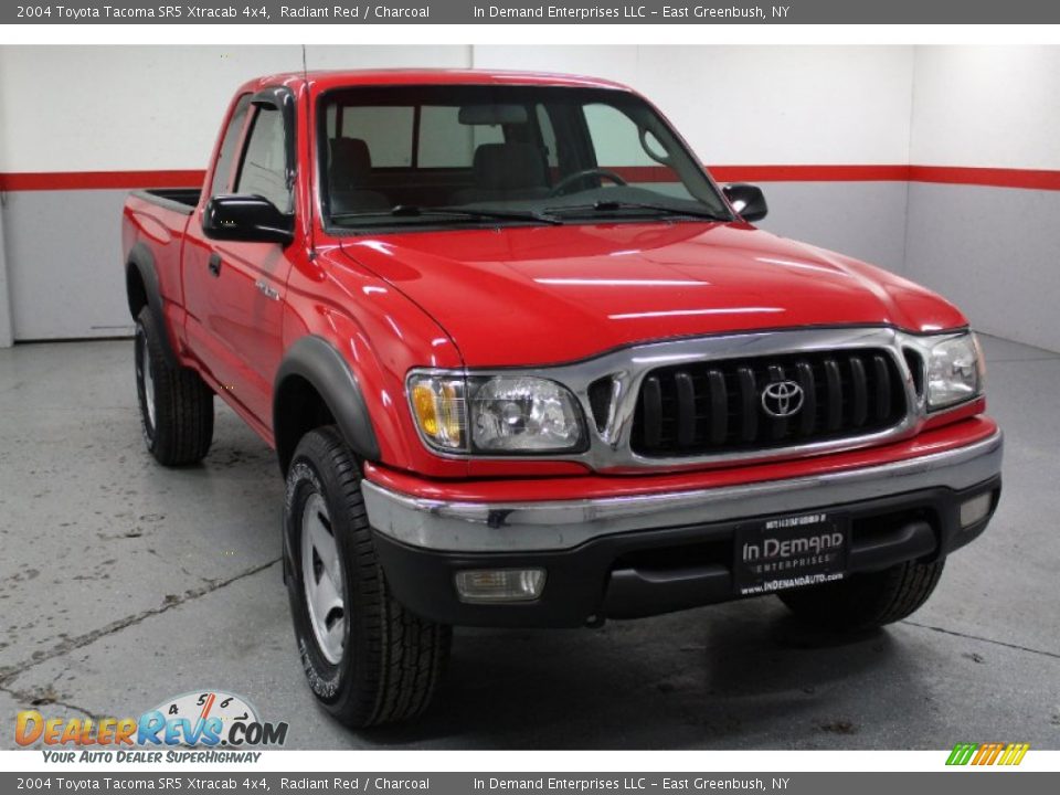 2004 Toyota Tacoma SR5 Xtracab 4x4 Radiant Red / Charcoal Photo #24