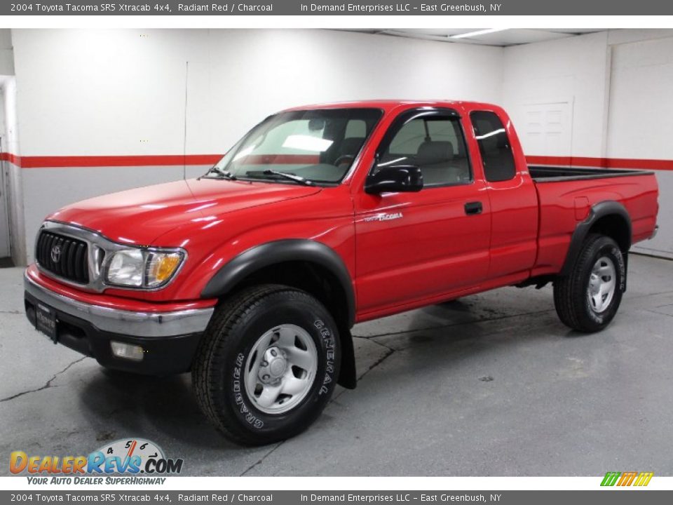 2004 Toyota Tacoma SR5 Xtracab 4x4 Radiant Red / Charcoal Photo #28