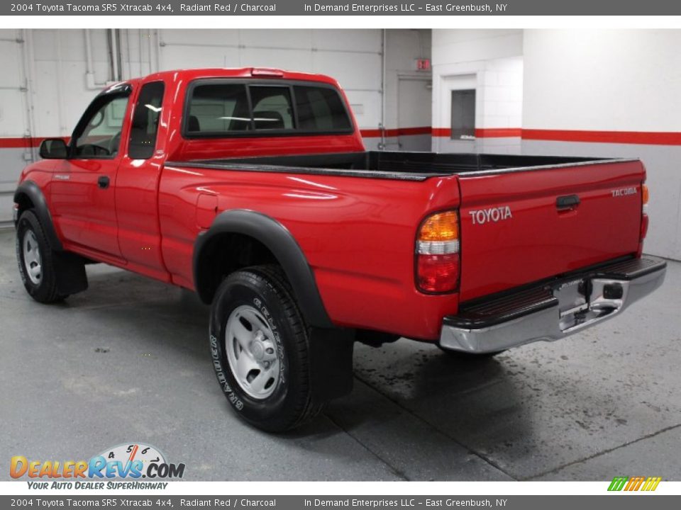 2004 Toyota Tacoma SR5 Xtracab 4x4 Radiant Red / Charcoal Photo #31