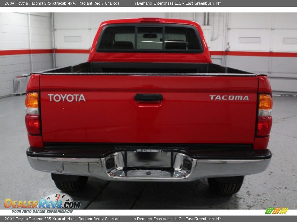 2004 Toyota Tacoma SR5 Xtracab 4x4 Radiant Red / Charcoal Photo #33