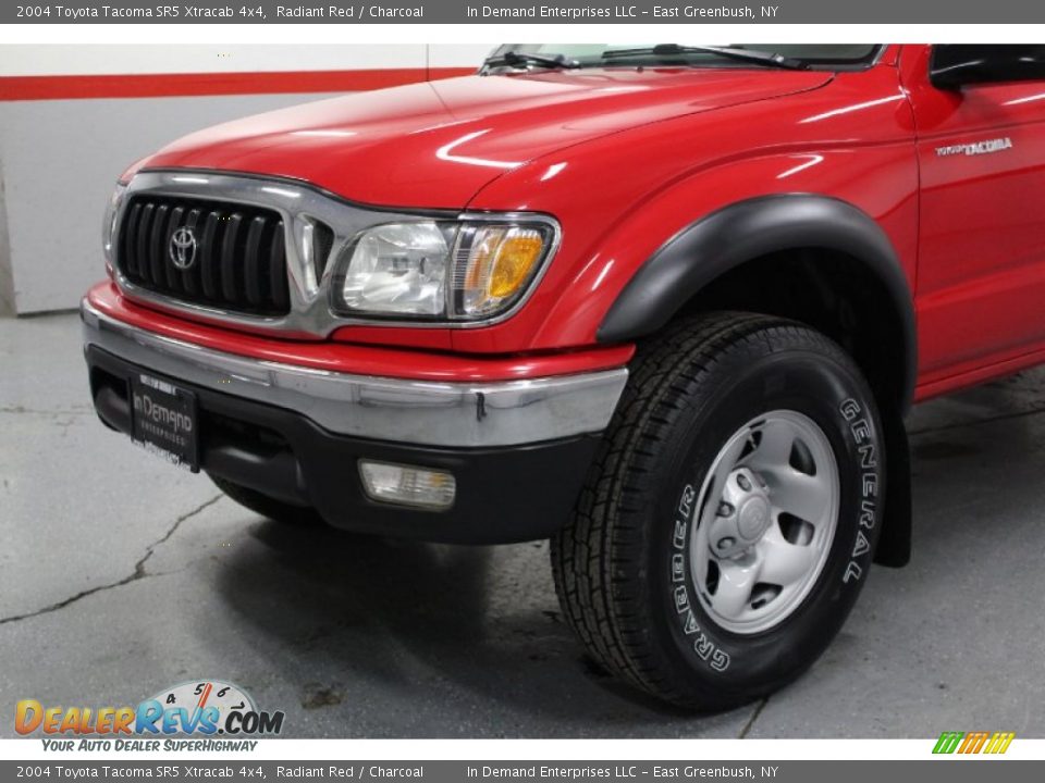 2004 Toyota Tacoma SR5 Xtracab 4x4 Radiant Red / Charcoal Photo #36