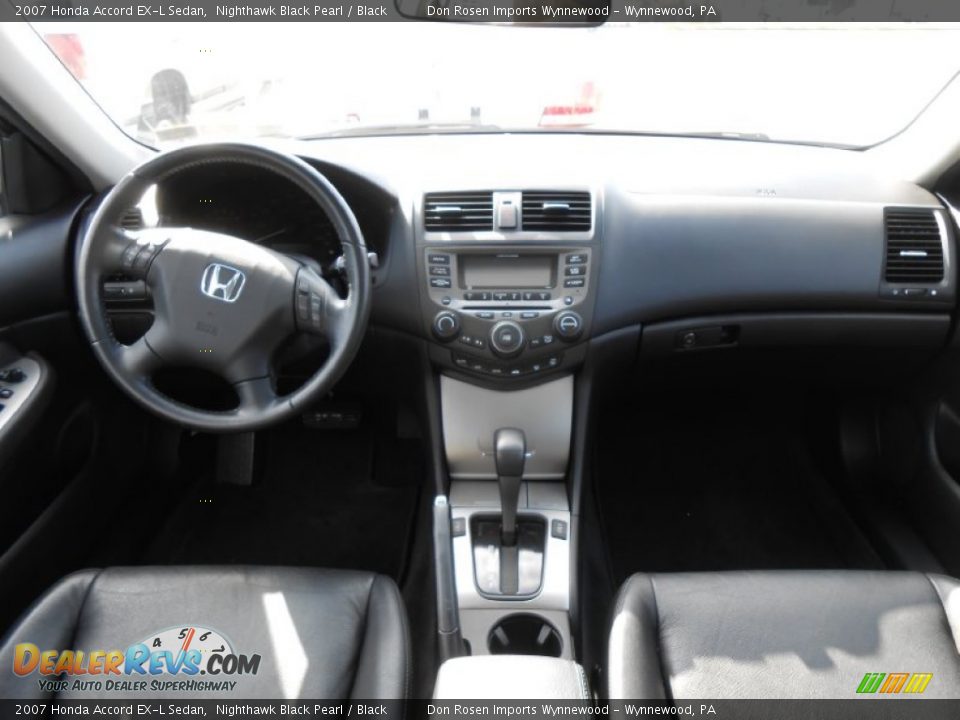 Dashboard of 2007 Honda Accord EX-L Sedan Photo #17
