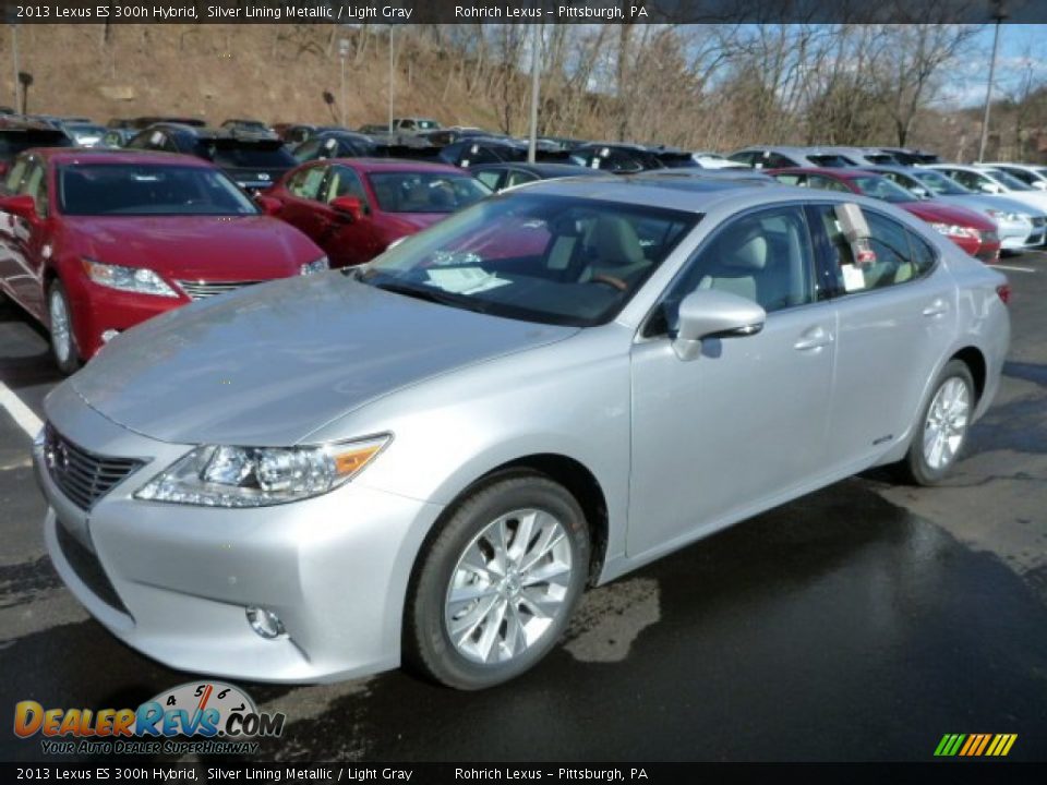 Front 3/4 View of 2013 Lexus ES 300h Hybrid Photo #7