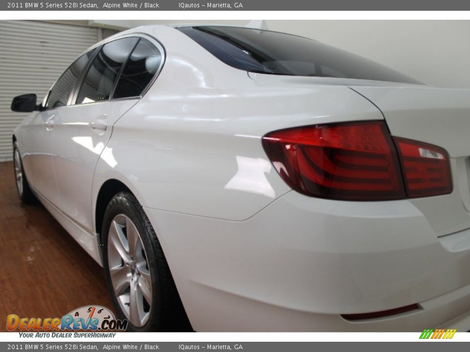 2011 BMW 5 Series 528i Sedan Alpine White / Black Photo #6