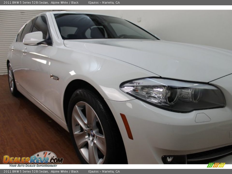 2011 BMW 5 Series 528i Sedan Alpine White / Black Photo #8