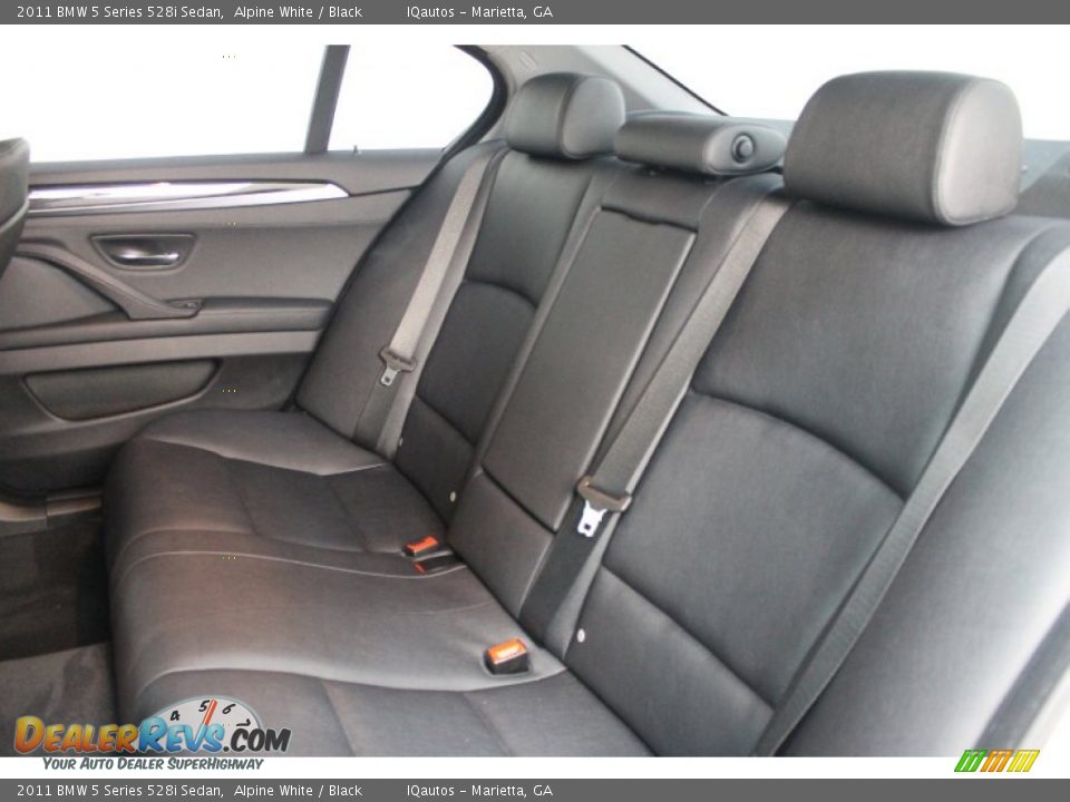 2011 BMW 5 Series 528i Sedan Alpine White / Black Photo #18