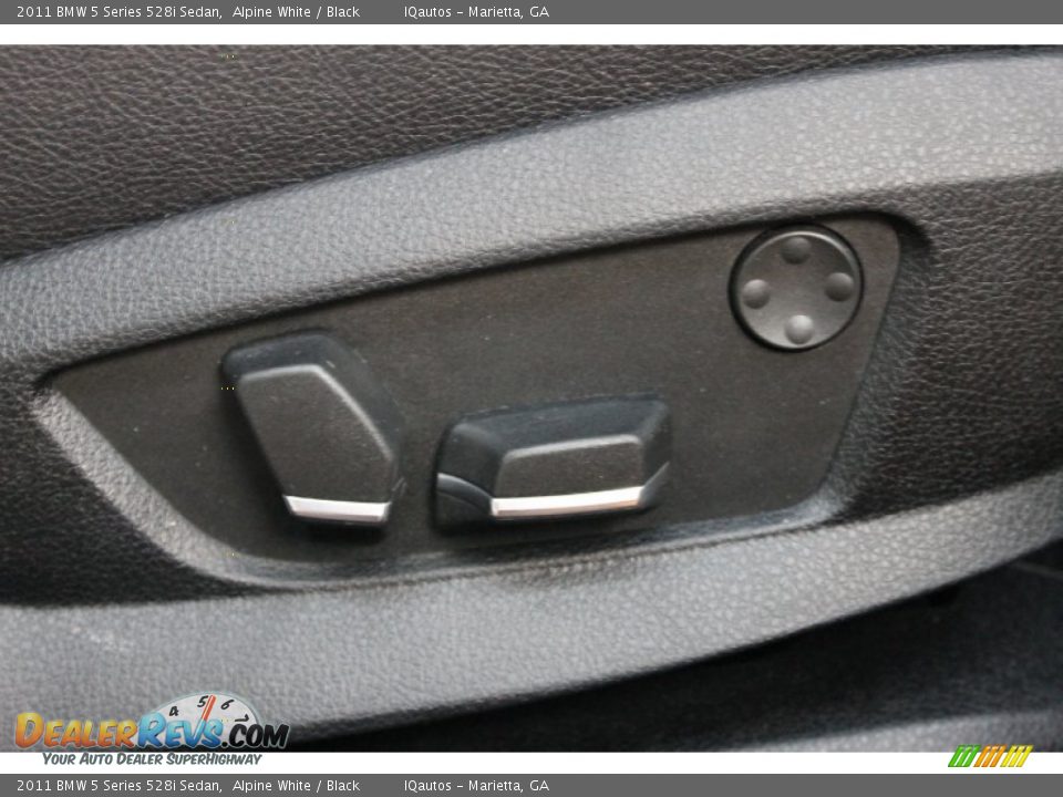 2011 BMW 5 Series 528i Sedan Alpine White / Black Photo #21