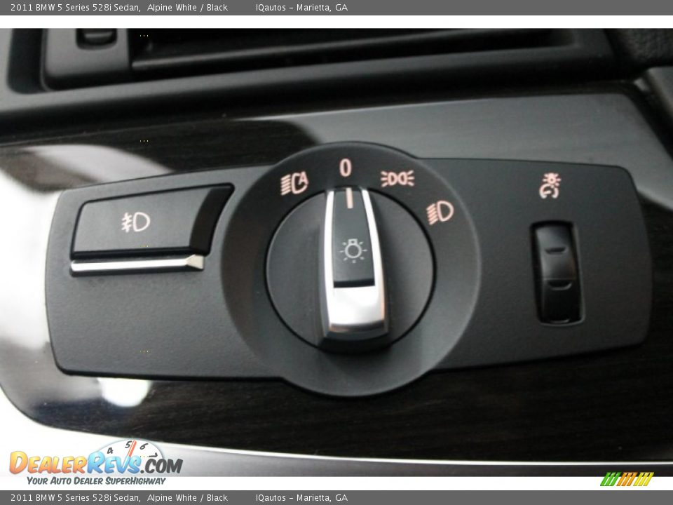 2011 BMW 5 Series 528i Sedan Alpine White / Black Photo #23