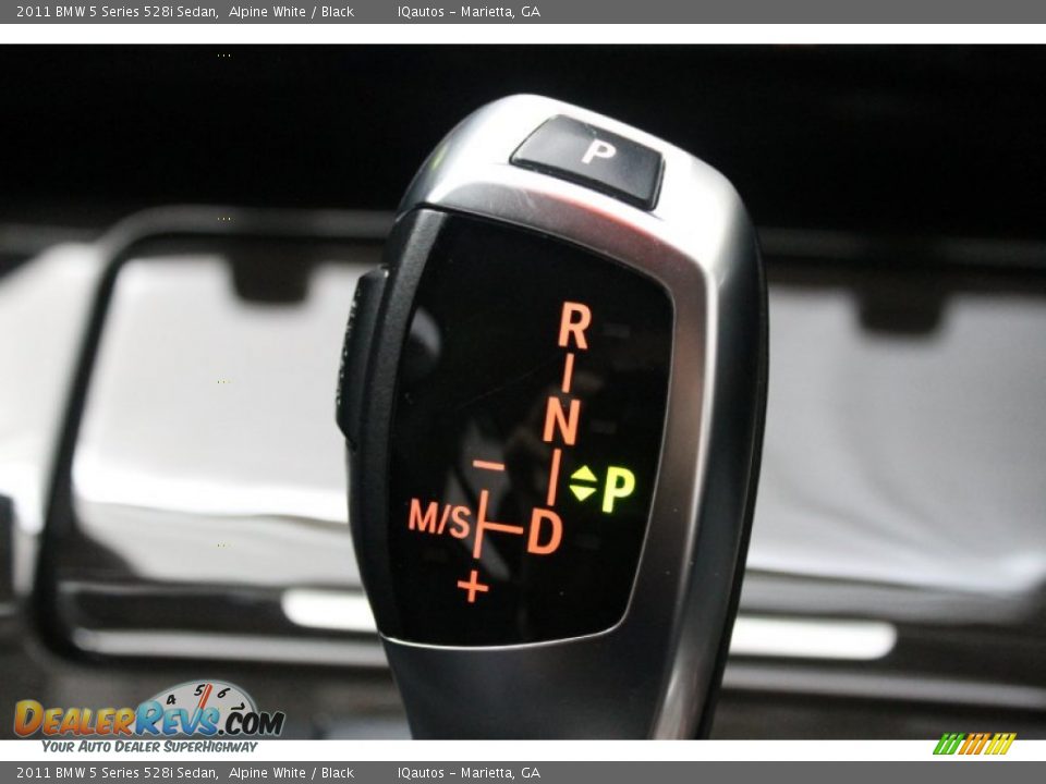 2011 BMW 5 Series 528i Sedan Alpine White / Black Photo #25