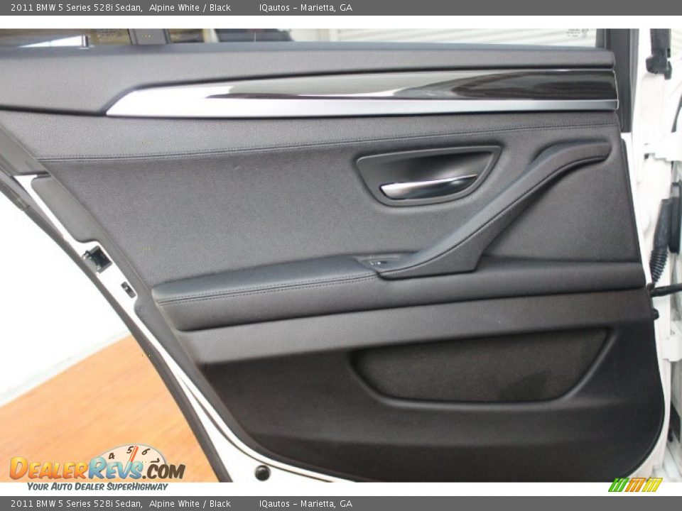 2011 BMW 5 Series 528i Sedan Alpine White / Black Photo #28