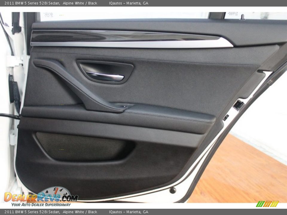 2011 BMW 5 Series 528i Sedan Alpine White / Black Photo #29