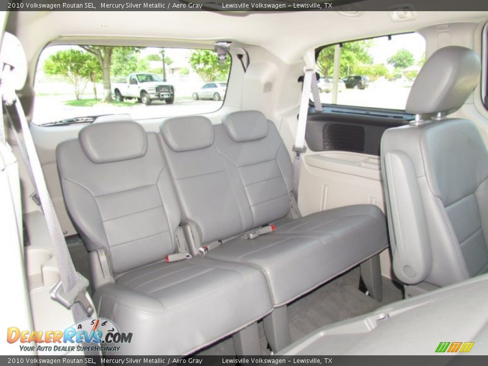 Rear Seat of 2010 Volkswagen Routan SEL Photo #12