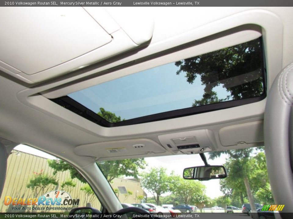 2010 Volkswagen Routan SEL Mercury Silver Metallic / Aero Gray Photo #18