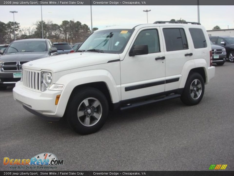 Front 3/4 View of 2008 Jeep Liberty Sport Photo #2