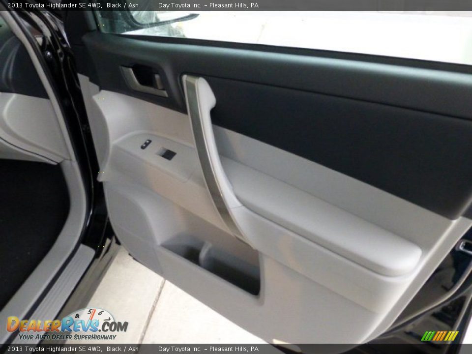 2013 Toyota Highlander SE 4WD Black / Ash Photo #11