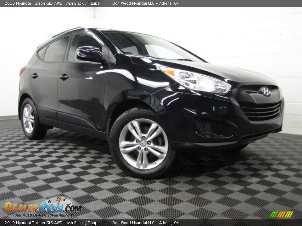 Front 3/4 View of 2010 Hyundai Tucson GLS AWD Photo #1