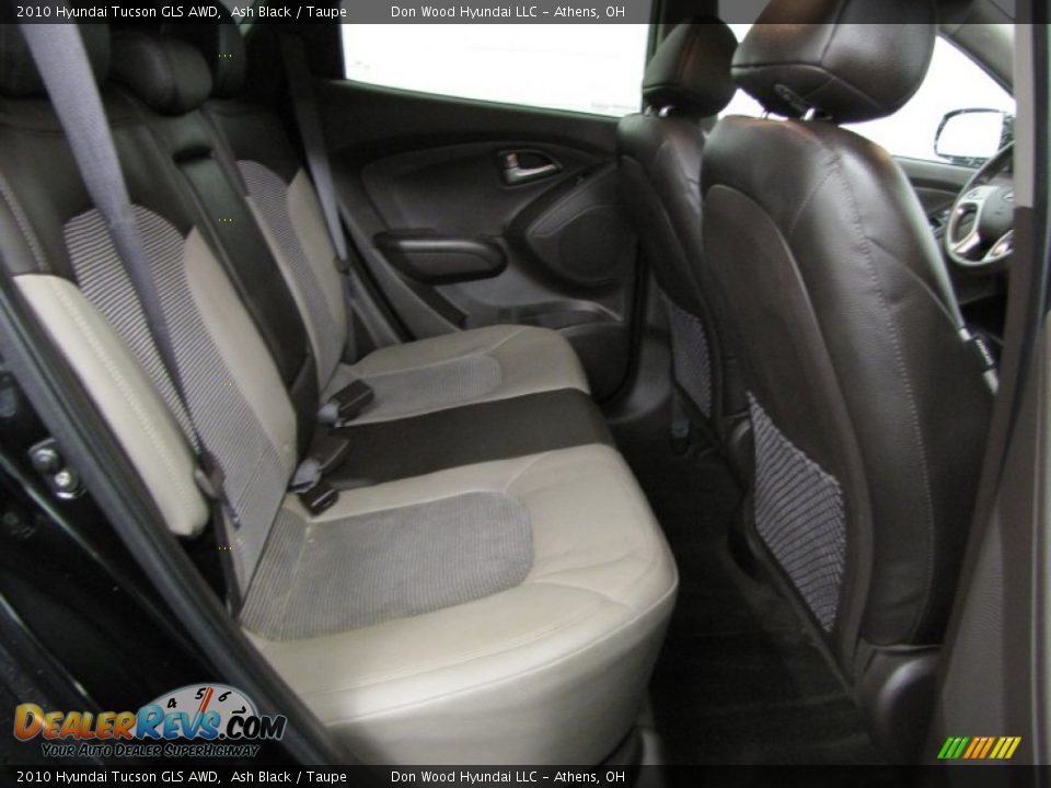Rear Seat of 2010 Hyundai Tucson GLS AWD Photo #9