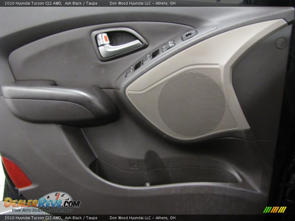Door Panel of 2010 Hyundai Tucson GLS AWD Photo #11