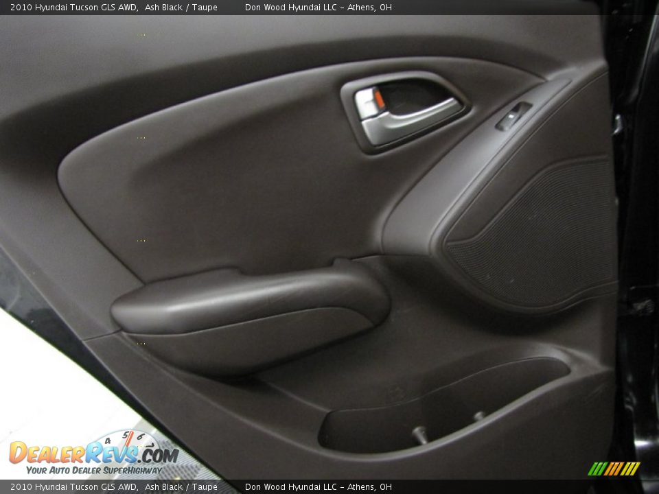 Door Panel of 2010 Hyundai Tucson GLS AWD Photo #12