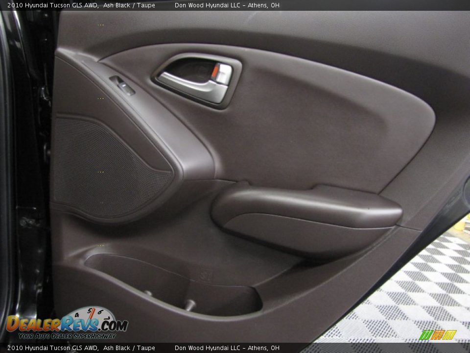 Door Panel of 2010 Hyundai Tucson GLS AWD Photo #13
