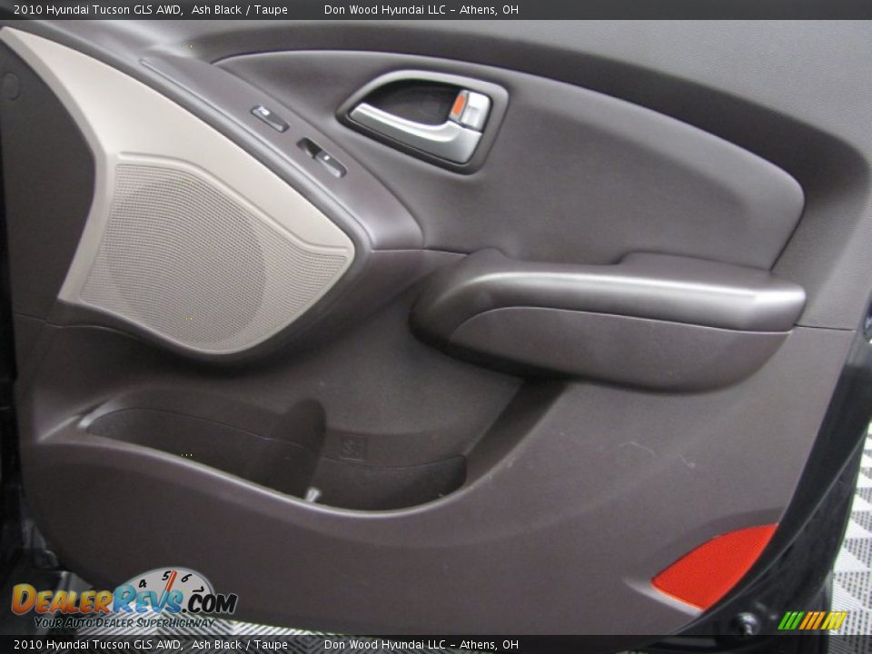 Door Panel of 2010 Hyundai Tucson GLS AWD Photo #14