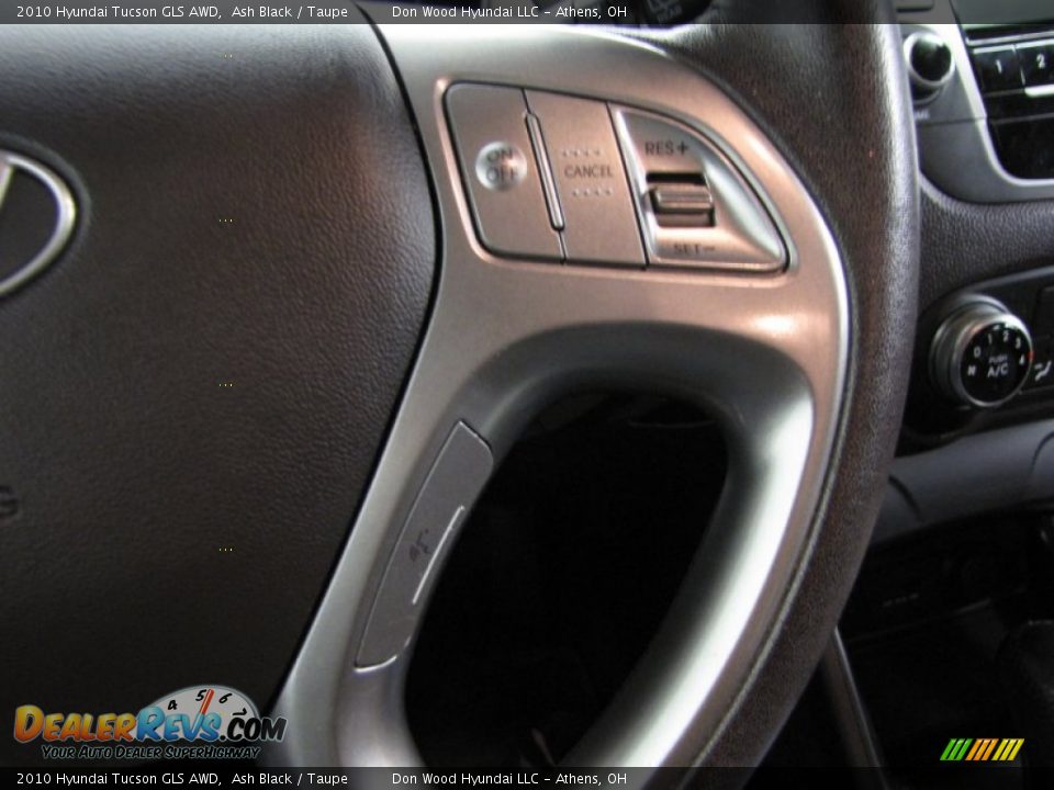Controls of 2010 Hyundai Tucson GLS AWD Photo #17