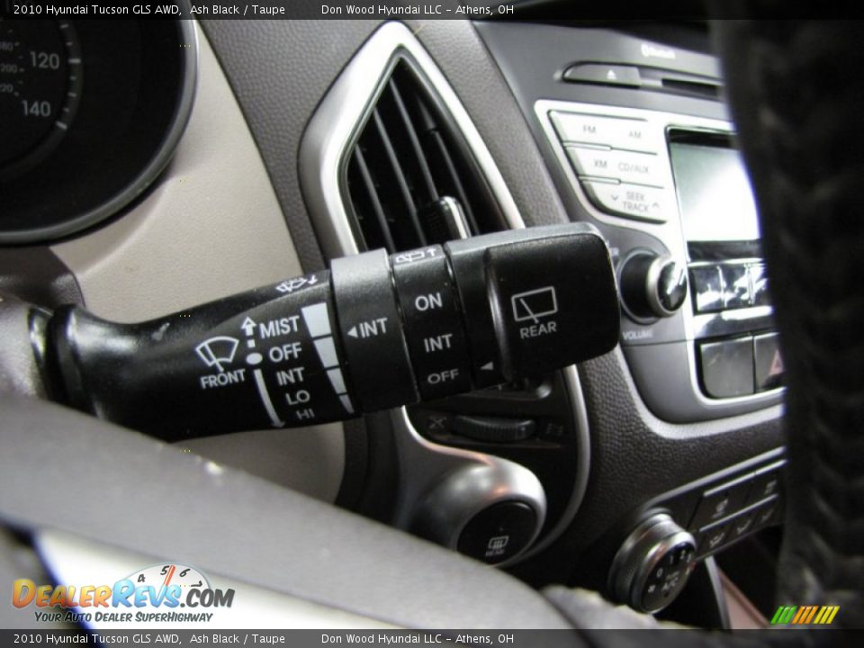 Controls of 2010 Hyundai Tucson GLS AWD Photo #20