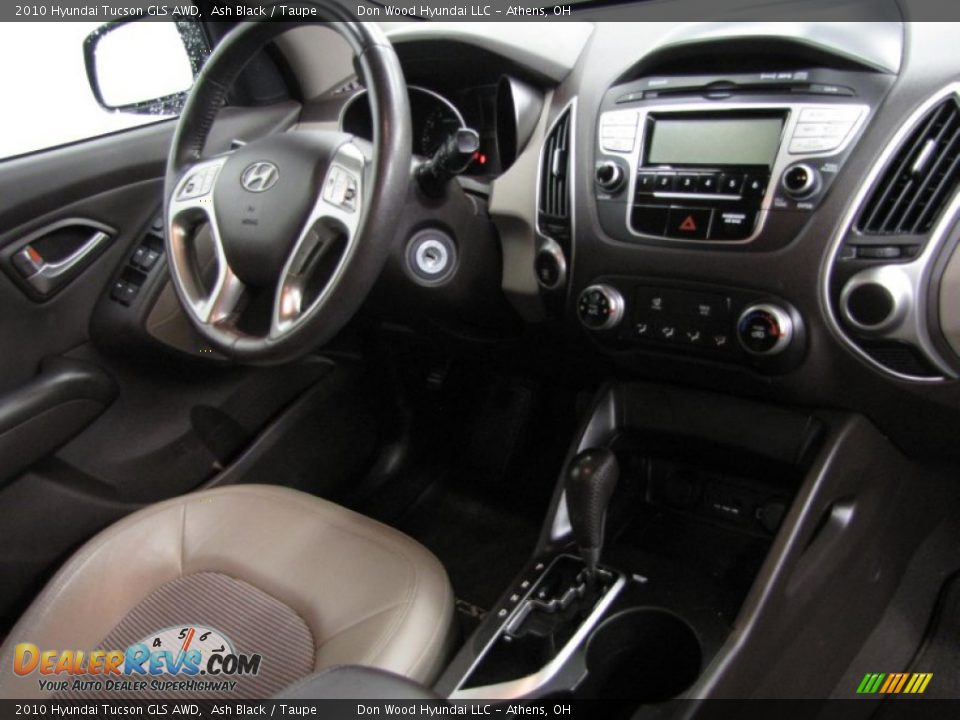 Controls of 2010 Hyundai Tucson GLS AWD Photo #22